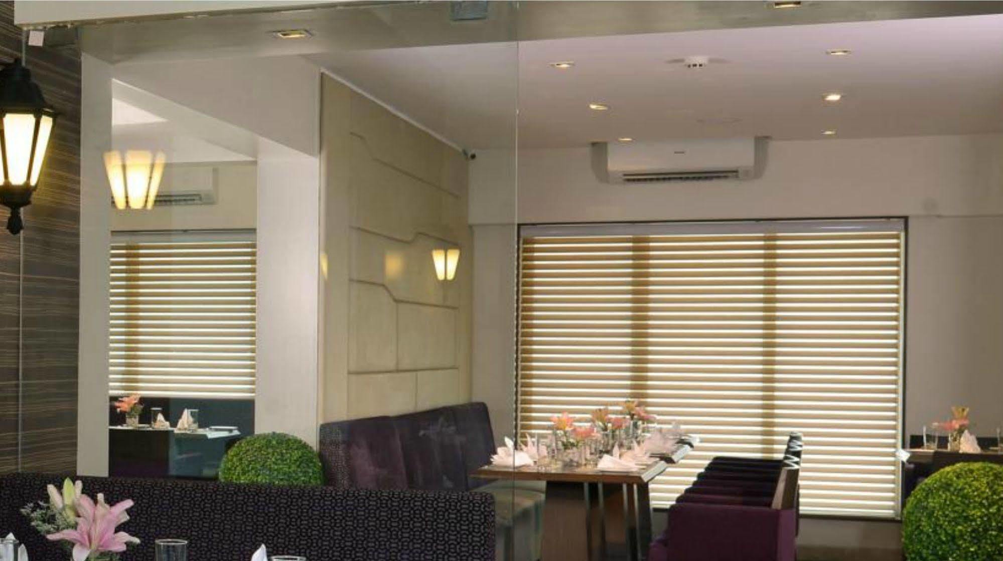 Residency Sarovar Portico Bombaj Exteriér fotografie