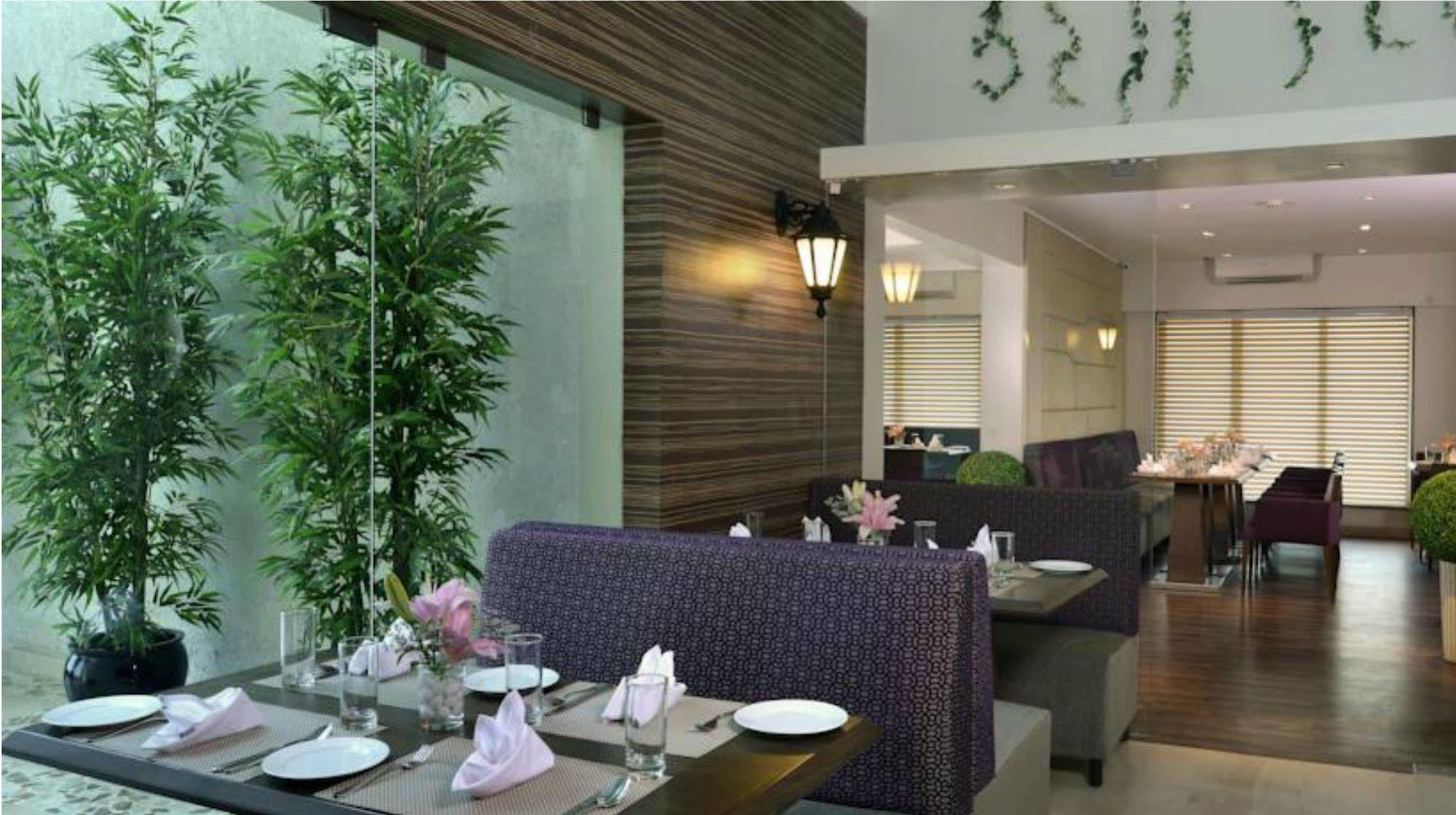 Residency Sarovar Portico Bombaj Exteriér fotografie